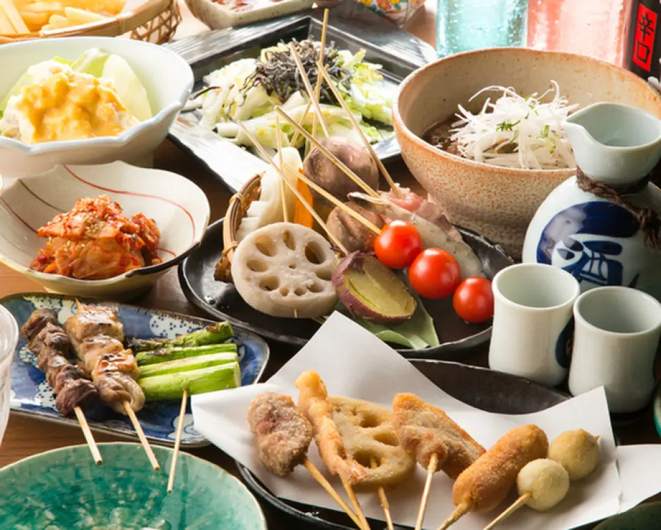 ◆All courses include all-you-can-drink! ◆Easy course (13 dishes) 3,300 yen / Kushiage banquet course (16 dishes) 3,800 yen / Yakitori banquet course (16 dishes) 3,800 yen / Kushiage yakitori half (16 dishes) 3,800 yen / Luxury banquet course (19 dishes) 4,300 yen / Chef's special course (20 dishes) 4,800 yen