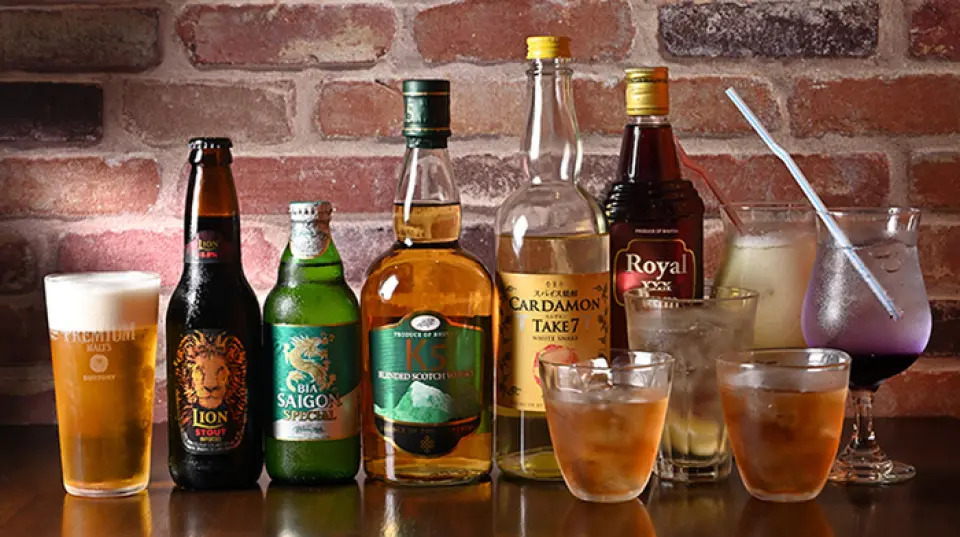 We have a wide selection of Bhutanese alcoholic drinks and cocktails that go well with our food! We recommend the Bhutanese whiskey "K5," which has a similar taste to Japanese whiskey and is easy for Japanese people to drink. We also have a special cocktail called "Bloody Mary," which is made by mixing vodka infused with Bhutanese chili peppers with tomato juice, and goes well with spicy food, so be sure to try it. We also have a wide range of other drinks, from classics like sours to wine, shochu, and makgeolli, so you can use it as an izakaya.