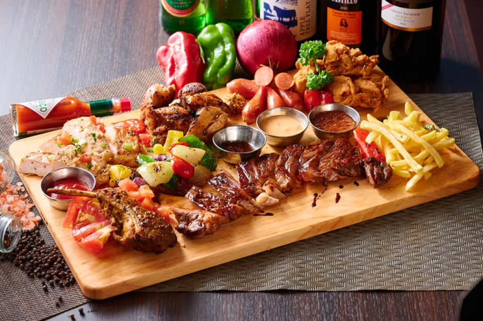 Our experienced chefs serve dishes made with an abundance of fresh ingredients from each region, with great care. Please enjoy our exquisite dishes, which are made to bring out the most delicate flavors of the ingredients through cooking methods that make the most of the ingredients.