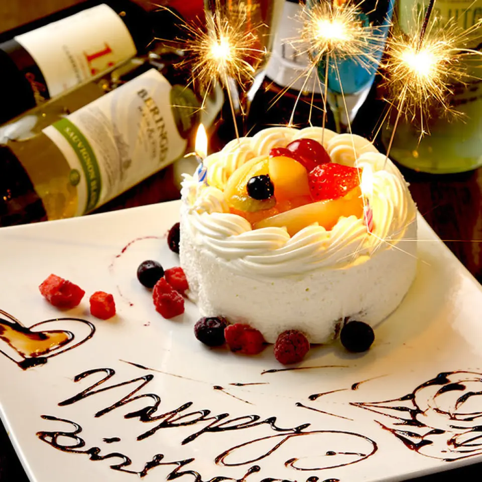 How about a surprise birthday or anniversary celebration at our restaurant? We have our own original dessert plate! For details, please see the coupon page!