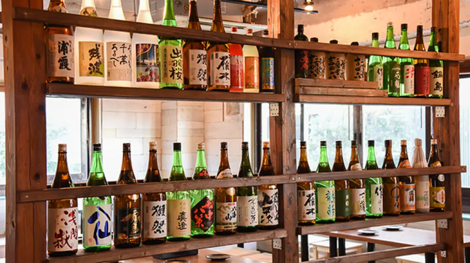 共有7种柠檬酸，从普通柠檬酸到多汁鲜榨柠檬酸，咸味柠檬酸，酸橙柠檬酸，果子露柠檬酸，薄荷酸柠檬，还有一定很受欢迎的柠檬塔。♪这款柠檬酸酸酒的开发考虑了与其他柠檬酸的兼容性。请和我们一起品尝我们的招牌炸鸡吧☆另外，货架上摆放的当地酒也非常适合那些认真的人。我们有“八海山”、“陆奥八泉”、“水芭蕉”等9种严格挑选的清酒。与各种酒精饮料一起享用！