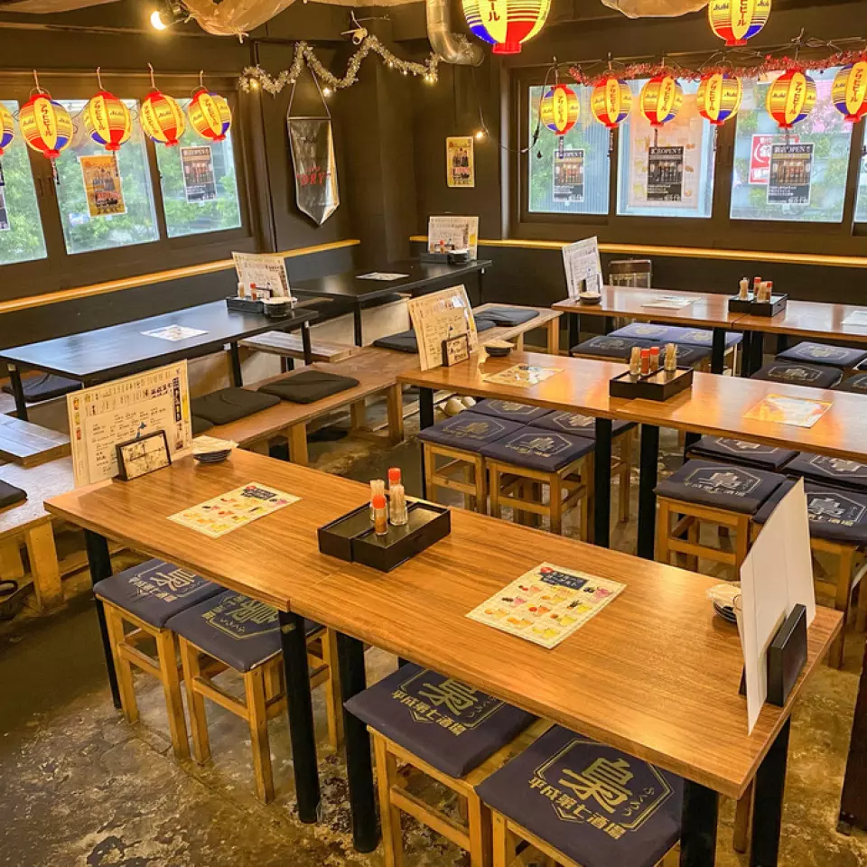 从JR、西武线国分寺站步行1分钟，交通便利。店内共有70个座位，充满现代气息，有可以悠闲用餐的桌席和下沉式被炉桌等多种座位选择。请用于下班后的小酌或与亲密朋友的约会等多种用途。