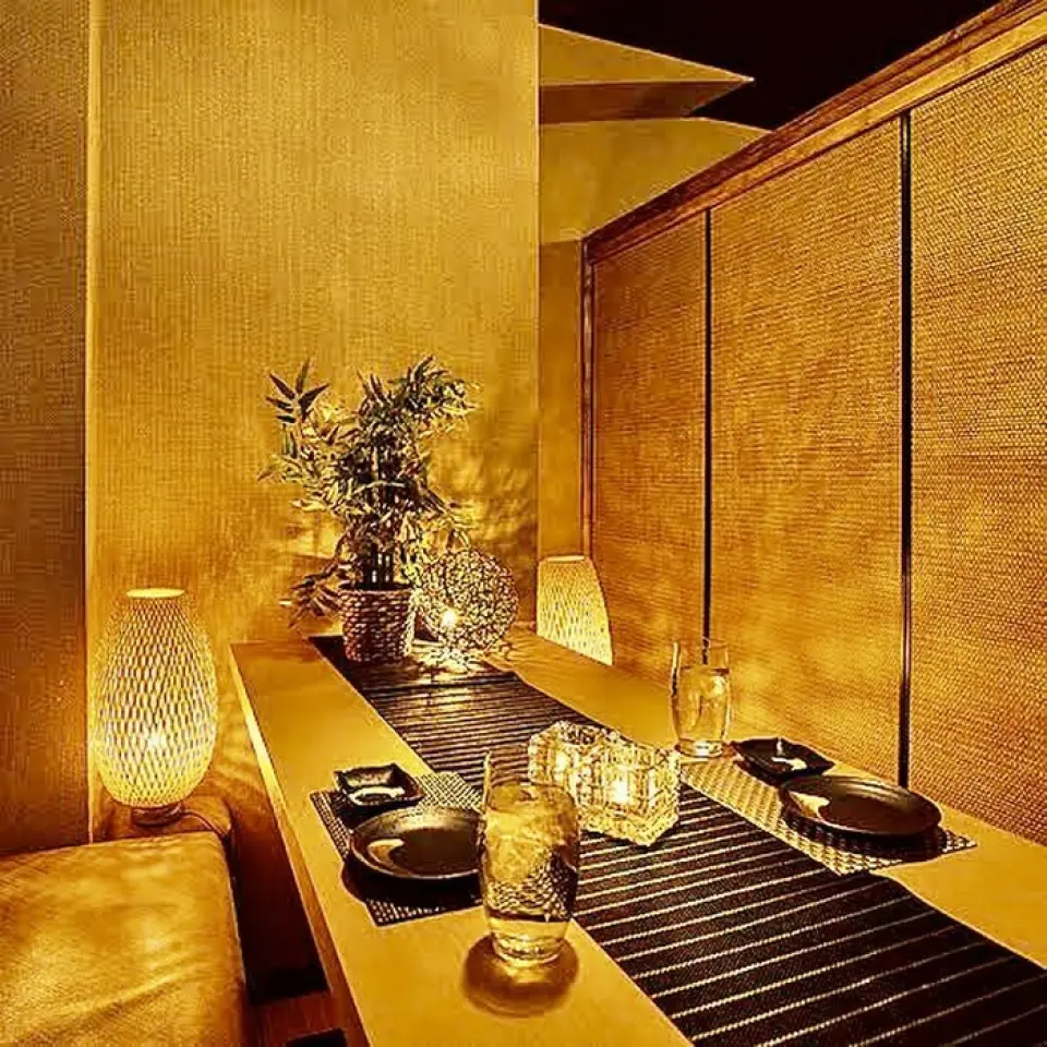 We offer our proud hot pot dishes, including "Hakata Motsunabe", "Iwanaka Pork Shabu-shabu", and "Domestic A5 Wagyu Beef Shabu-shabu". A luxurious menu with 100 types of drinks, and 3 hours of all-you-can-drink included. Enjoy our great value banquet plan in a modern Japanese private room, with a focus on hot pot dishes!