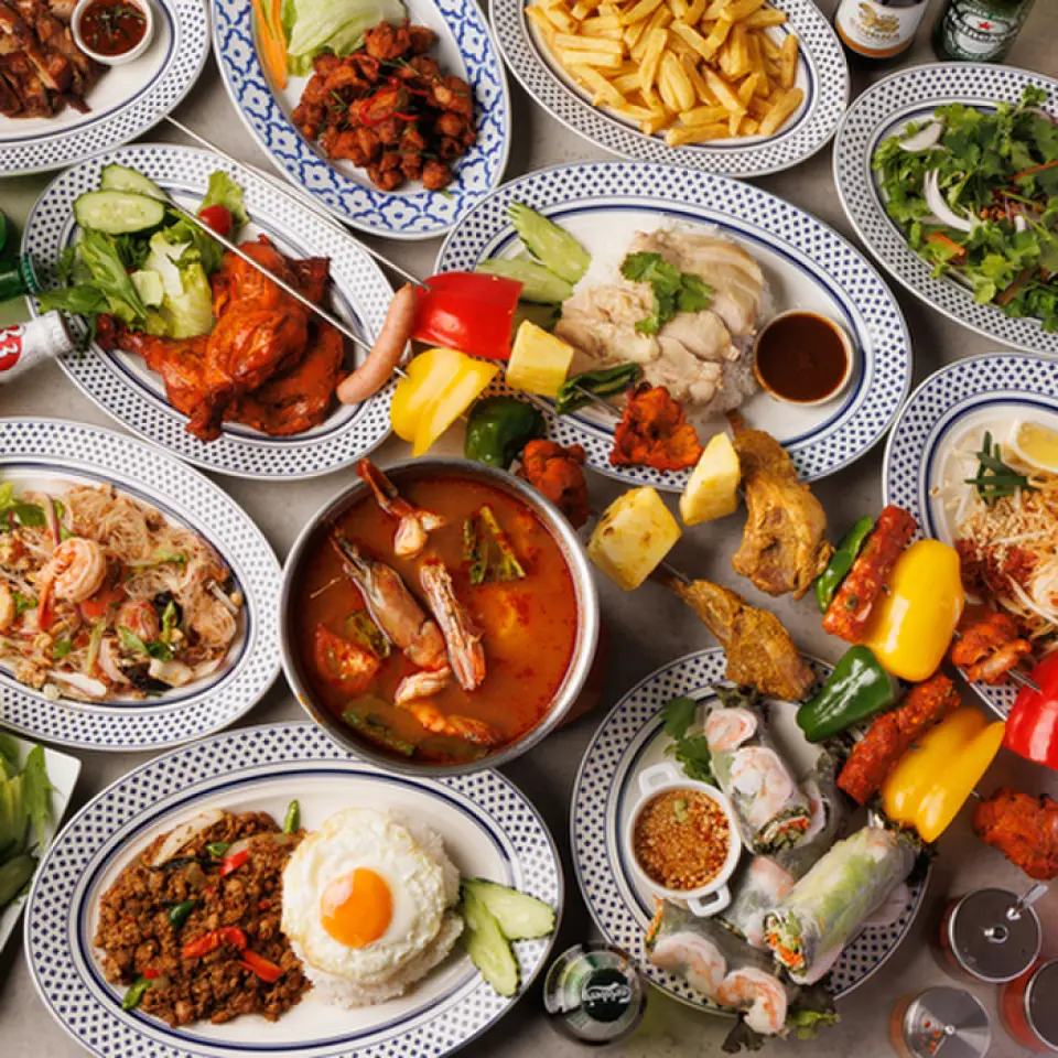 The ingredients used in Thai cuisine are sourced from specialist suppliers, providing an authentic taste that is just like the Thai cuisine. Our top recommendations are tom yum goong, khao man gai, gai yang, khao pak kung, and gapao grand. Our authentic Indian and Nepalese cuisine, which also uses local spices, is excellent. We recommend butter chicken, keema, spinach chicken, vegetable curries, and biryani. Our chewy homemade naan, baked to order, is also available in plain, cheese, and garlic flavors.