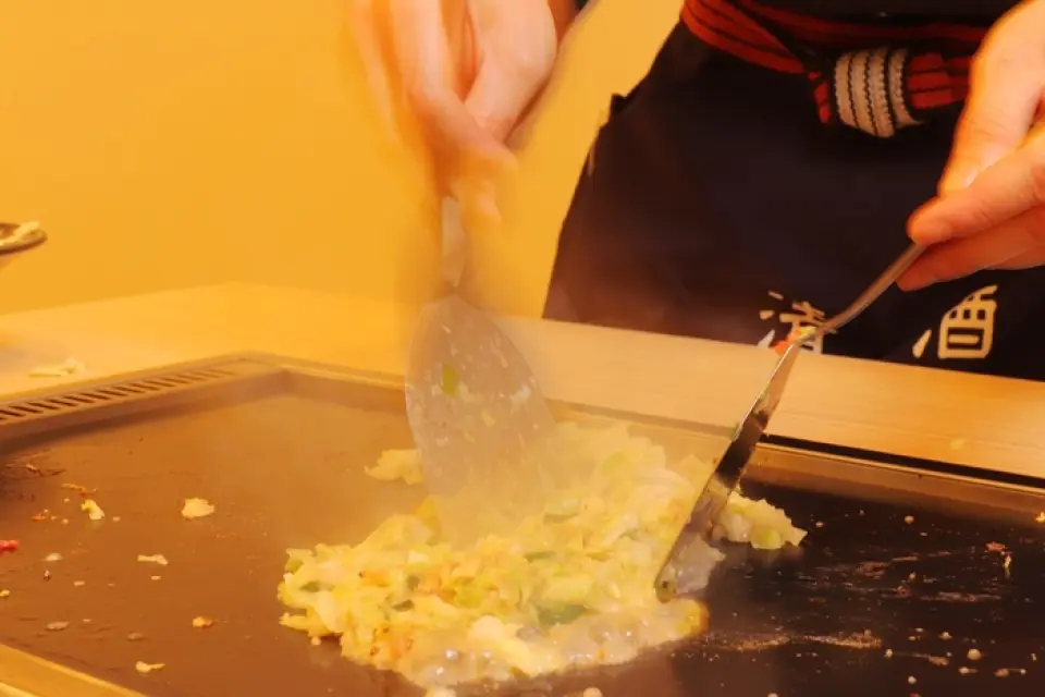我们的员工将竭尽全力为您制作。采用严选的海鲜食材和精心挑选的奶酪，我们专业的铁板厨师不仅满足您的胃，更满足您的灵魂。请随时与我们联系。