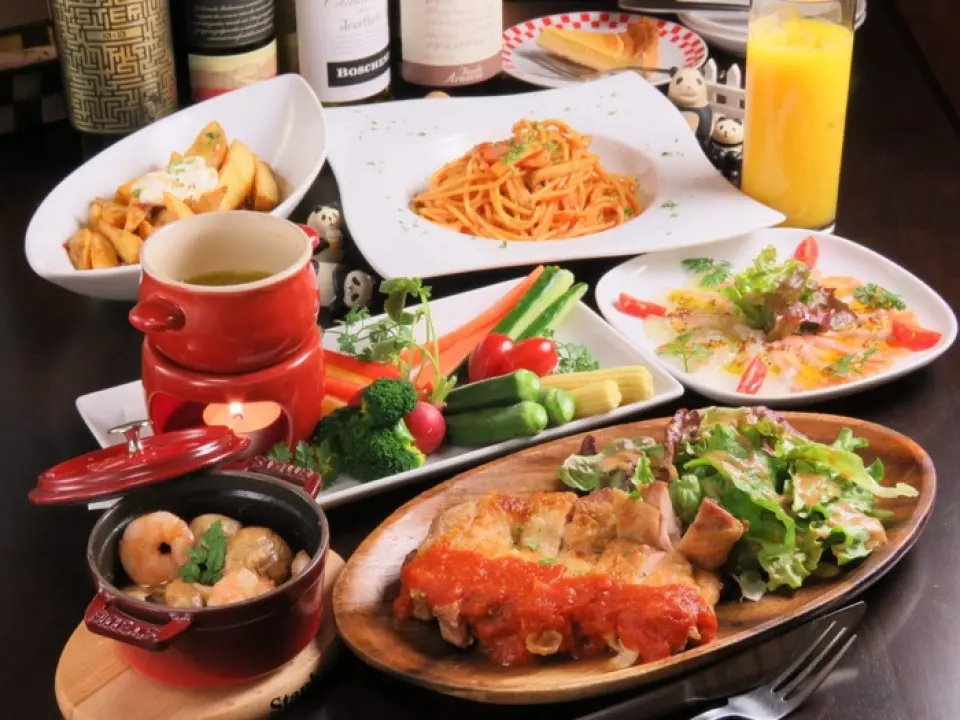 店主的家鄉秋田產的生火腿非常受歡迎，而且不添加任何添加劑或防腐劑。真是一道傑作，鹽的用量恰到好處，越咬越鮮美。我們還提供從零食到豐盛菜餚的豐富菜單，如“拉可雷特奶酪”、“仙台烤牛肉”、“烤豬肉和炸豬排”等，味道鮮美。除了拉可雷特起司之外，我們還提供 10 多種起司，從標準起司到稀有起司。與葡萄酒搭配怎麼樣？