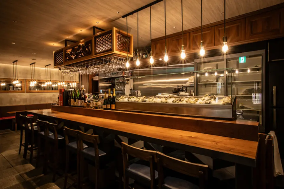 宽敞的店铺后方设有最多可容纳20人的包间。非常适合欢迎会和送别会♪让我们在时尚的商店里玩得开心吧♪