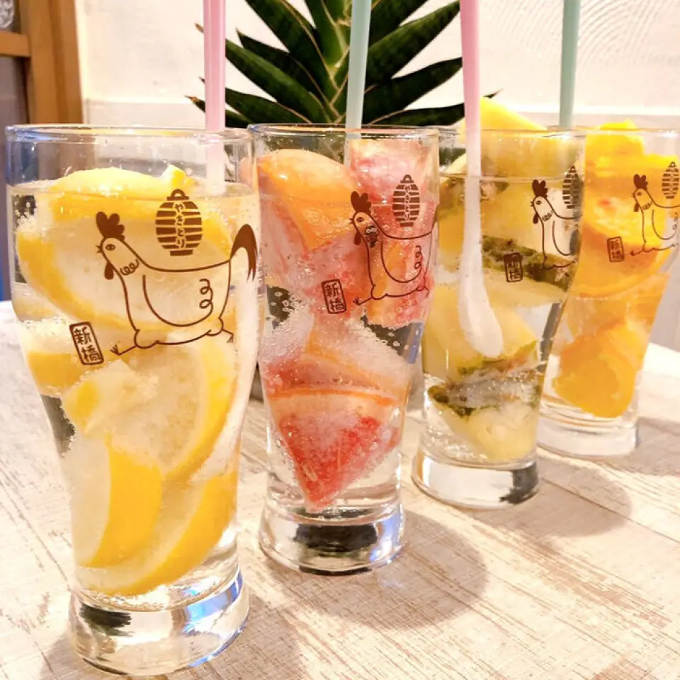 除了當地酒之外，我們還有各種飲料！特別是新鮮的水果酸酒很受歡迎♪另外，杯子上有可愛的商店標誌，在照片中看起來很漂亮◎您還可以享受從全國各地購買的燒酒和葡萄酒等各種其他飲料♪