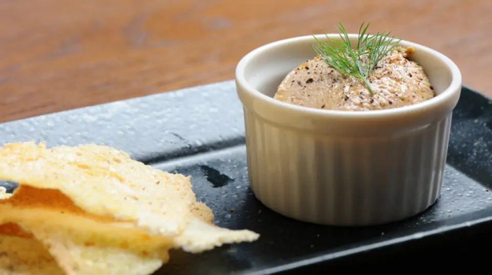 Most customers return to our restaurant for our proud "liver mousse." The liver is slaughtered that morning and carefully prepared, and is ready four days later. The effort required makes it delicious! With no odor and a smooth texture, it is a highly rated delicacy that even those who don't like liver can enjoy. Our cooking equipment is comparable to that of high-end restaurants so that we can meet all of our customers' orders. We can also create a course menu to suit your budget and preferences, so please feel free to consult us.