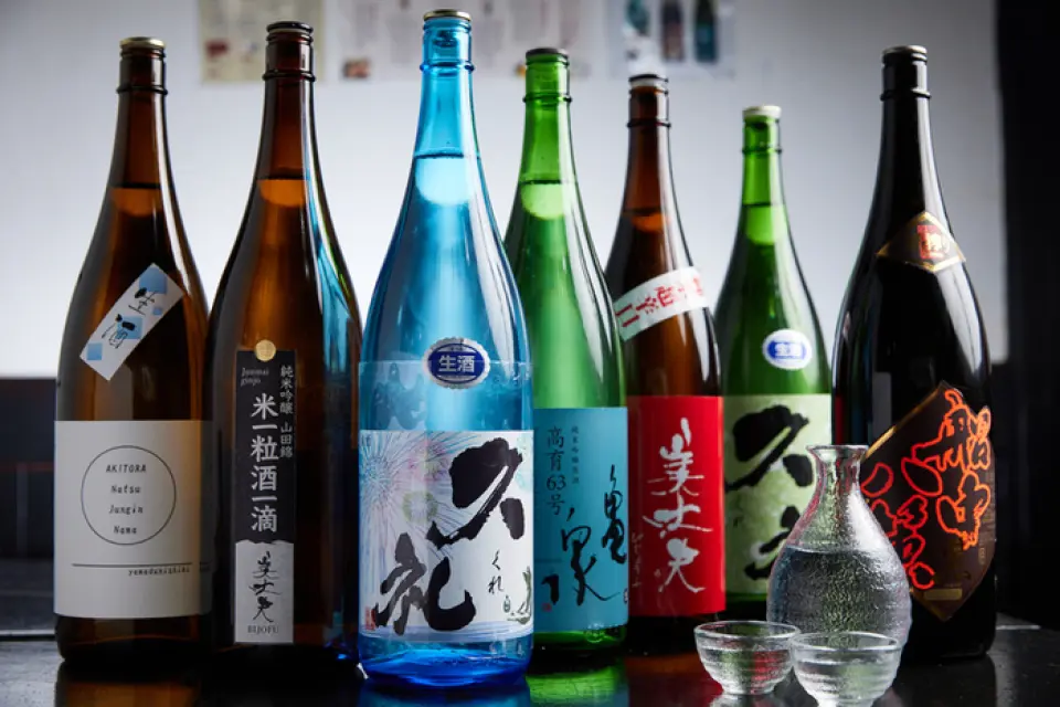 Our restaurant has a drink menu with over 100 varieties, mainly sake, shochu, and fruit liquor carefully selected from Kochi. Choose your favorite drink to go with your taste and the food, whether that be your special sake, your favorite shochu, or a fruit liquor that you can only get here. We also have a lineup of seasonal and limited quantity drinks every month.