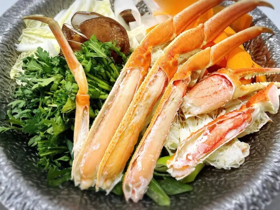 Crab hotpot is available from 5,300 yen! Reservations are required, so please feel free to contact us!