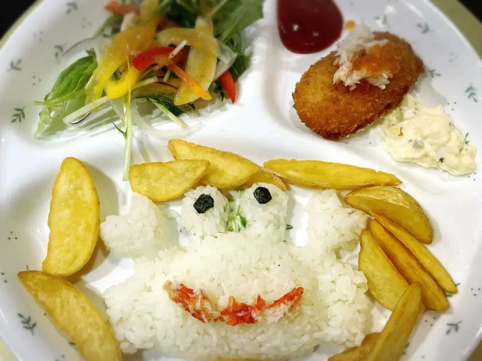 From lunch to dinner, we have prepared ① a children's menu, ② a space to park strollers, and ③ crab picture books so that families with children can enjoy themselves at their leisure. The restaurant is spacious with 70 seats, so you can enjoy your meal without worry.
