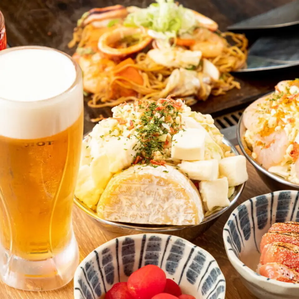 We offer drinks at great prices, including draft beer and lemon sour for 329 yen (tax included)! We also have a variety of unique drinks, such as our specialty ice smoothie highball, which is popular among women! We also have a wide selection of alcoholic beverages that go perfectly with Monjayaki and Teppanyaki! We also have teppanyaki snacks and ready-to-eat snacks to go with your drinks, so please come and visit us for a drinking party or girls' night out!