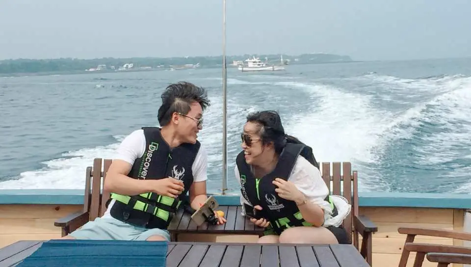 Join the 8-hour red sea bream fishing experience using the Jigging method, ideal for catching omnivorous sea fish. Use metal jigs to target large-sized fish like sea bream. The package includes a fishing rod, bait, gloves, and a special fishing hook