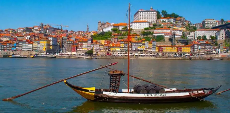 欣賞波多沿岸的雷貝洛船