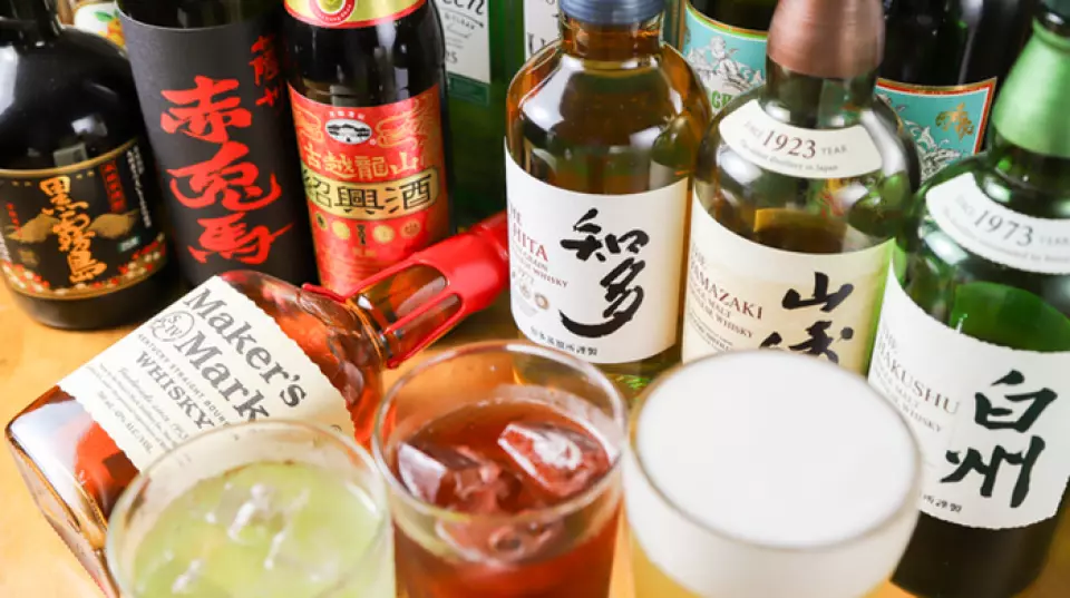 除了食物之外，我们还提供种类丰富的酒精饮料。您可以以优惠的价格享用高杯酒和柠檬酸酒。对于喜欢喝酒的人，我们推荐2小时无限畅饮选项（1,980日元），其中还包括生啤酒！仅限周六、周日的点心套餐（1,880日元）附赠清凉饮料无限畅饮，有茉莉花茶、绿茶、乌龙茶等多种选择。 ◎推荐您想不喝酒地放松一下的时候♪ 拿着您最喜欢的杯子，享受美味佳肴的幸福 请享受您的时光。