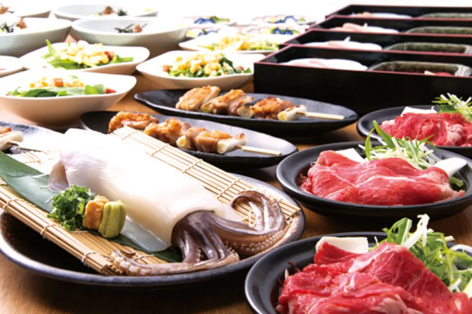 回到天狗的本源，我們在所有春泉坂場店都廢除了「Otoshi」！美味的食物、美味的清酒和良好的陪伴是您度過幸福時光所需要的一切。沒什麼好說的了。 「春泉酒場天狗」以居酒屋的形式為您提供這樣的幸福時光，您不僅可以一年一次，而且每天都可以輕鬆享受。