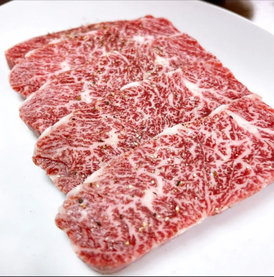 本店的首選「特選和牛裙邊牛排」與其他店相比，價格非常優惠（2,800日圓），而且由於缺貨困難，數量有限。
