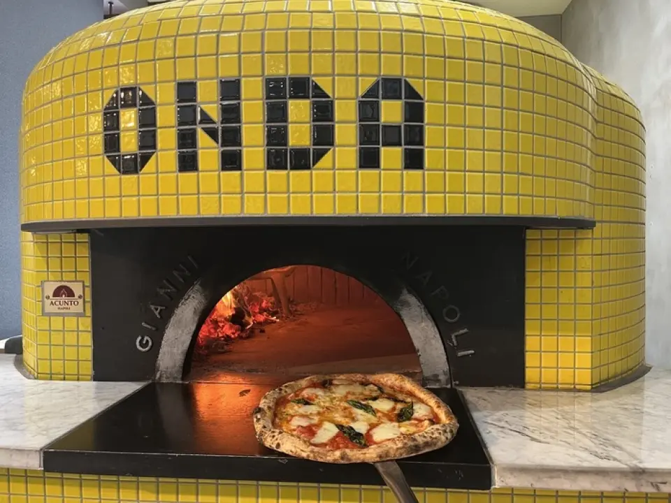 The pizza has a crispy surface and a chewy texture. We also pay special attention to the oven, and bake it in a wood-fired oven made by Gianni Cunt of Italy. The most popular is the "Margherita", which uses buffalo mozzarella cheese that is rich in flavor and stretches well while still being easy to cut. Other recommended dishes include Quattro Formaggi and Prosciutto Erucola. We also have a la carte dishes such as Tripe, an Italian-style stewed beef offal, so please enjoy our proud dishes to your heart's content.