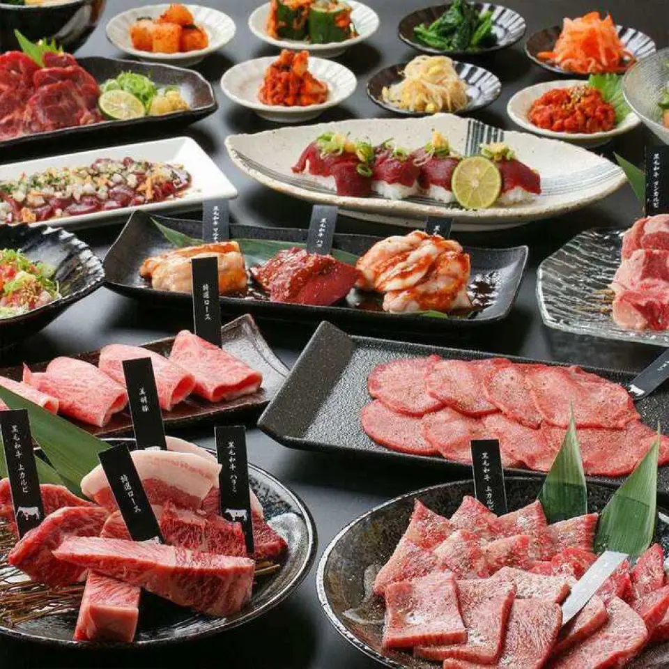 【烤肉Kutaya】讓顧客以更高的性價比享受到美味的烤肉，所以我們大量採購，價格合理！輕鬆享用的全套自助餐（約70種×60分鐘、3,058日圓）、鍋系列等特別自助餐（約90種×100分鐘、 4,048日圓），還有推薦用於娛樂的特別自助餐（約100道菜×100分鐘/5,038日圓）我們有多種超值套餐可供選擇◎請依照場合使用♪