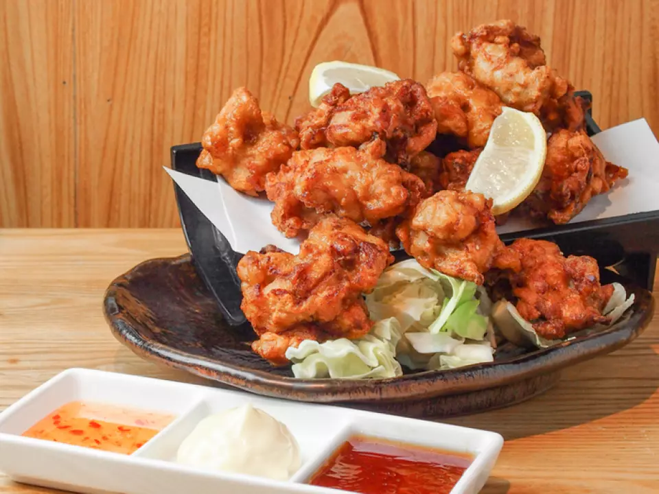This popular dish comes in a single portion and is enough for 4-5 people. There are plenty of other B-grade gourmet foods from around the world!