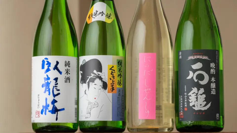 本店提供來自全國各地的多種當地清酒。我們精心挑選與我們的招牌魚類菜餚相配的菜餚，以便您可以在用餐時享用它們。我們也推薦威士忌，不僅來自日本，也來自海外。此外，我們也提供酸酒、燒酒、葡萄酒等各種酒精飲料。熱情的女主人倒的啤酒很精緻！享受你最喜歡的杯子的時光♪