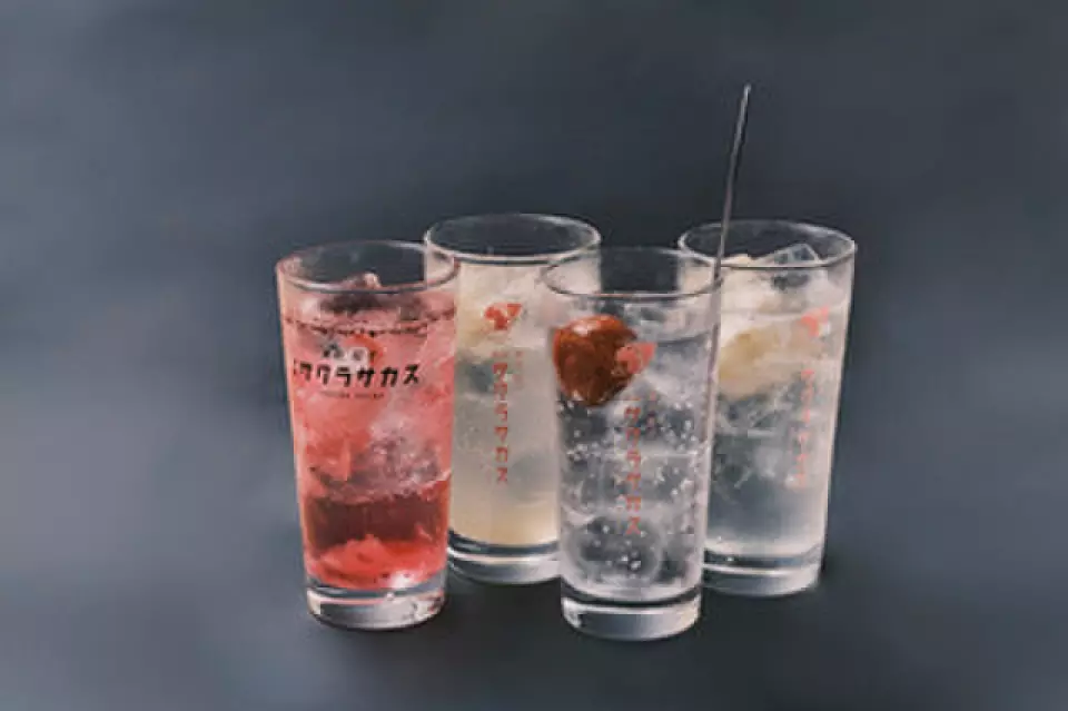 我們提供各種各樣的飲料，可以與您的食物一起享用。 「自製新鮮檸檬酸」酸味濃鬱，不甜，是一種清爽的飲料，與我們提供的任何菜餚（包括餃子）完美搭配！另外，我們獨創的「Sakura Sacas Sour」是用虎鉗製作的，櫻桃色，外觀可愛，深受女性歡迎。從我們豐富的菜單中享用您最喜歡的飲料！