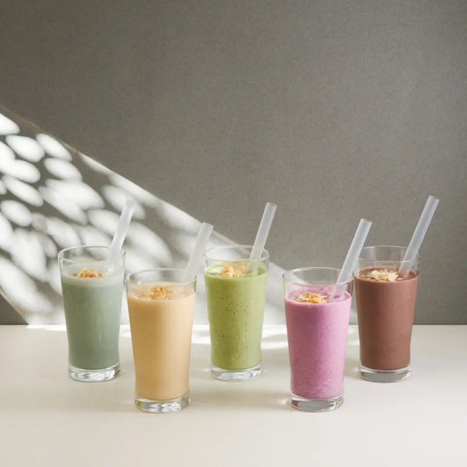 Our smoothies are a great way to get protein and easily charge up on vitamins. They're colorful and great for your favorite foods! These smoothies make the most of the flavor of vegetables and fruits, and are healthy and sugar-free! Just add them to your regular meals or coffee break to efficiently get the vitamins you tend to lack! We have five colorful, fun-looking smoothie bowls that let you enjoy the texture, as well as protein smoothies that let you easily get some protein! Give them a try!