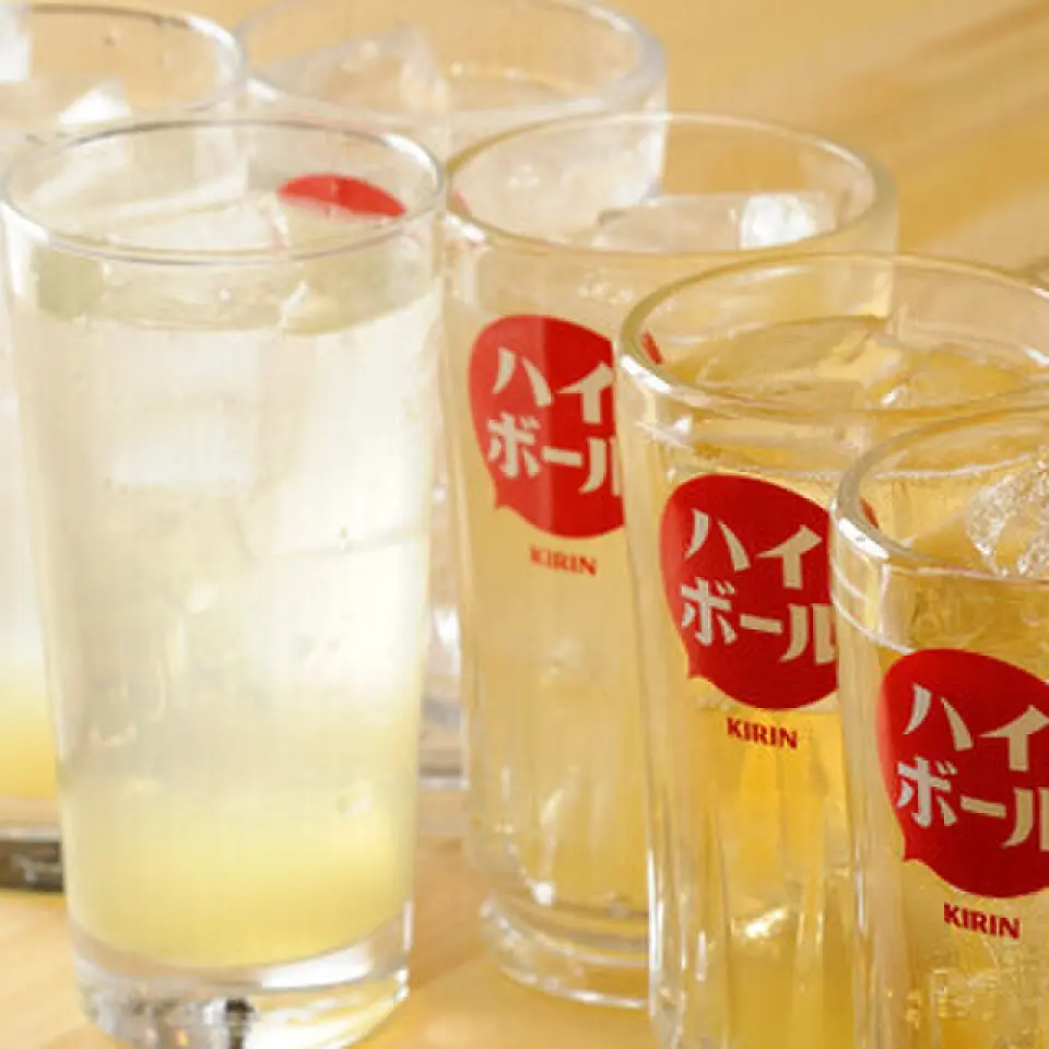 每天16:00至18:00都會舉辦歡樂時光！各種煙味高杯酒、馬鈴薯大麥高杯酒等符合資格的飲料每杯只需88日元♪而且，沒有星期幾！杯子數量沒有限制！人數不限！這真是太棒了！熱騰騰的舌頭和肥美的內臟，讓您盡情暢飲。不要錯過歡樂時光，物超所值☆