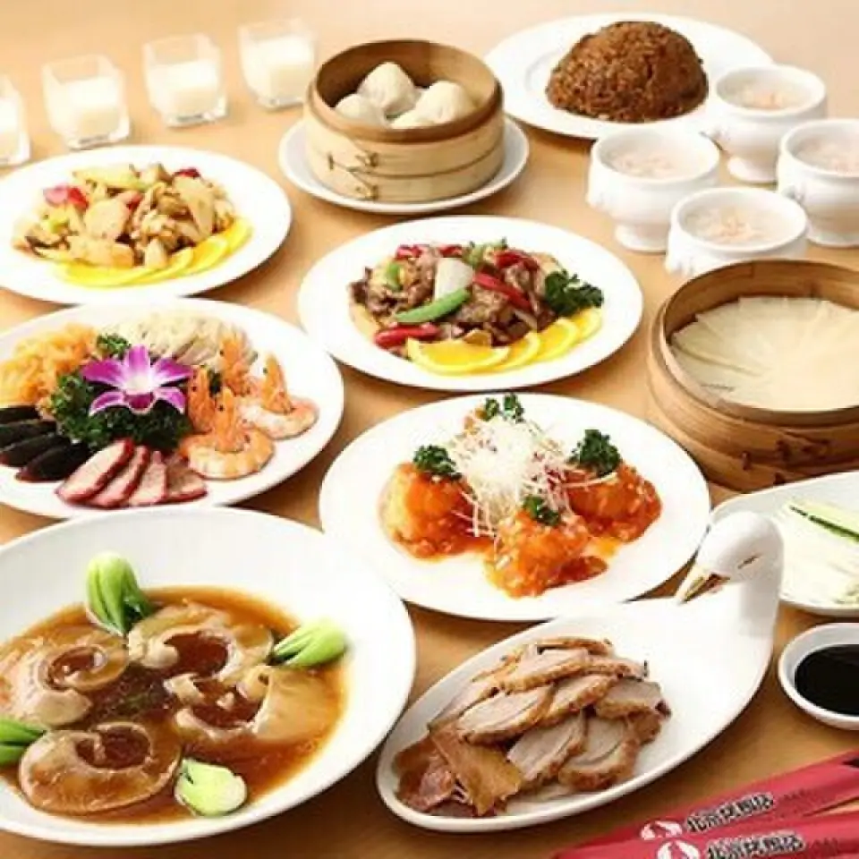 In addition to Peking duck, there are 106 dishes including appetizers such as handmade xiaolongbao, chili shrimp, and braised pork belly, soup, meat, rice, noodles, dim sum, dessert, etc., all for an all-you-can-eat price of just 3,693 yen! This price is an incredible deal ★ You're sure to be satisfied! The 120-minute time limit and food order system makes it perfect for after-work drinking parties or large groups. The menu has over 100 items, including Peking duck, seafood, dim sum, rice dishes, and desserts. There is a discount for children, so it's perfect for families.