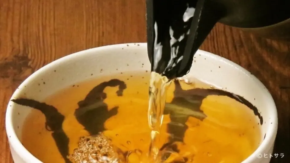 [Dashi soup stock] >> A dipping sauce based on bonito dashi stock, with a careful balance of umami, sweetness, sourness, saltiness, and flavor. Enjoy the aroma and taste. [Taste change] >> For a refreshing taste, add a pickled plum to the dashi soup stock halfway through. [8 types of rare mushrooms] >> We have a total of 8 types of mushrooms sourced from various production areas in Japan. Enjoy a variety of mushrooms, including those with gorgeous appearances, textures, flavors, and those that change color when added to a hot pot.