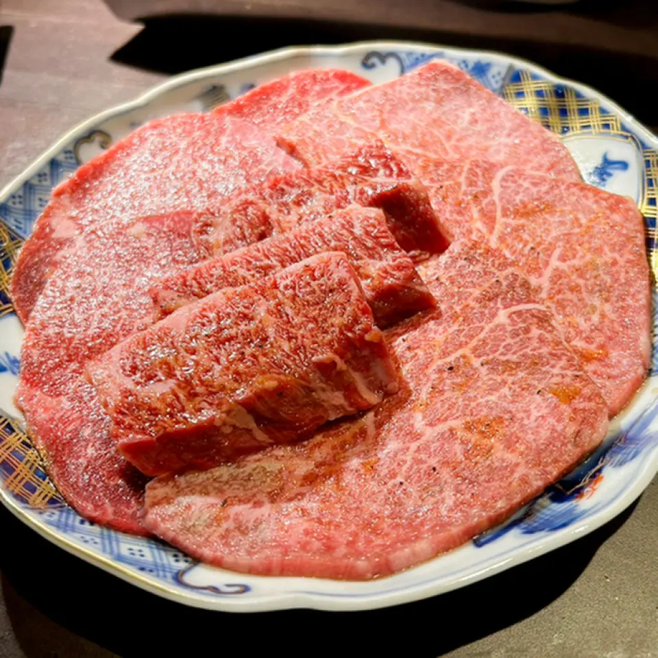 我們只提供精心挑選的紅肉，切成薄片的魚片尤其美味。