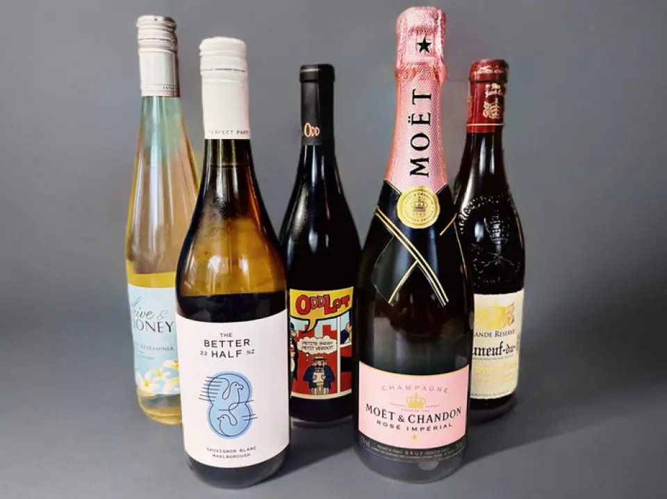 We have 10 to 15 types of wines carefully selected from around the world, including Italy, France, and California. All of them are excellent wines that have been carefully selected to go well with the food. Please enjoy pairing them with your food! We also have champagne, so it's perfect for special occasions. We use Braun Meister beer. We also have a wide selection of whiskey and shochu, so please enjoy according to your preference.