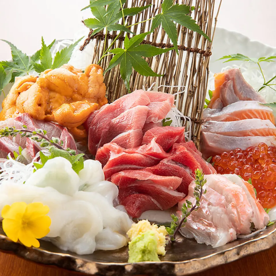 We use only the freshest seafood and mountain produce to create creative dishes that match the season. No matter when you visit, we will be serving you the most delicious food.