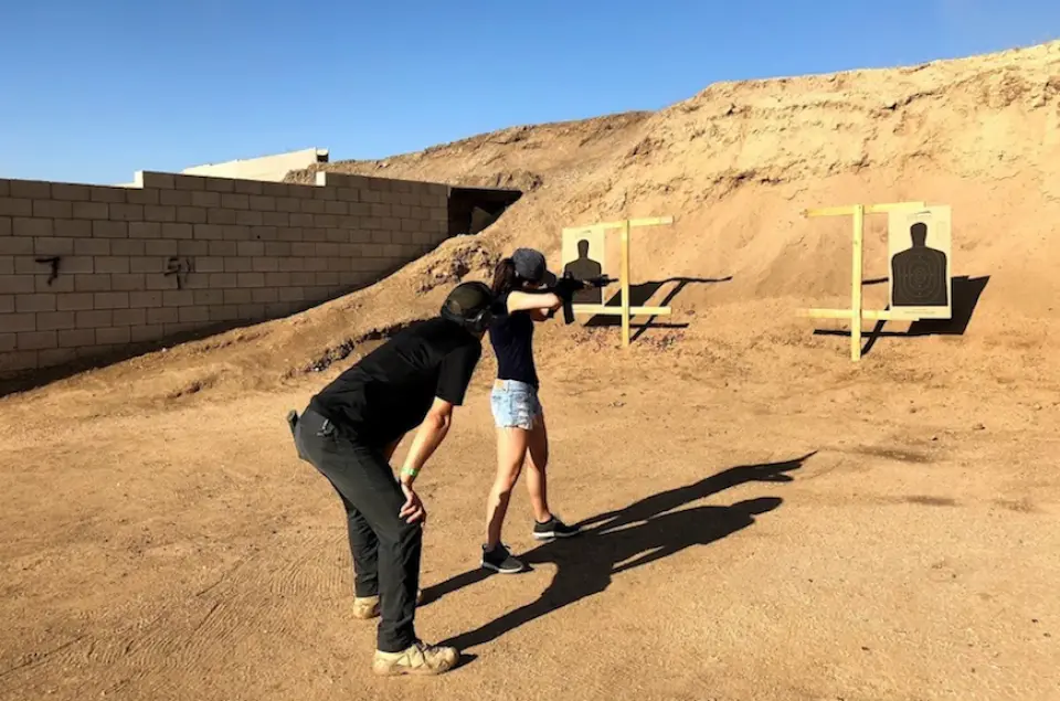 經典突擊步槍AR-15教學及射擊體驗（戶外私人）