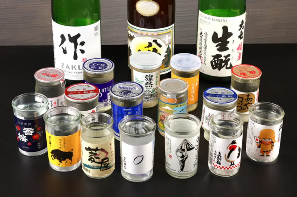 日本酒绝对是日本料理的最佳搭配！从味道鲜美、令人停顿的大吟酿，到女性也能轻松饮用的清凉甜饮，我们备有各种各样的日本酒！为了让大家都能享受，我们严格挑选最优质的酒精饮料，除了日本酒之外，我们还备有种类丰富的日本酒！