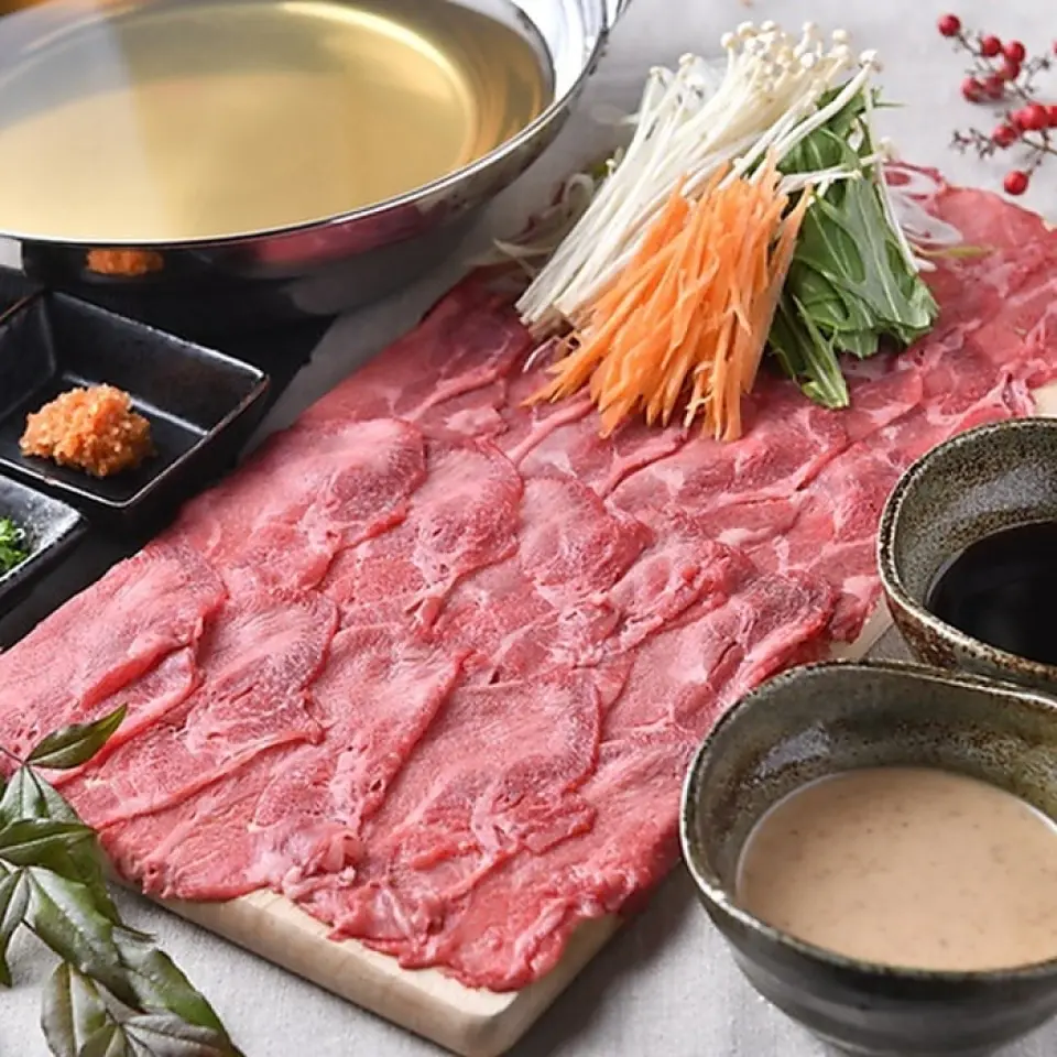 도호쿠에서 맛있는 음식을 떠올릴 때, 소 혀가 떠오릅니다! 저희가 구매한 소 혀는 가장 신선한 상태로 고객에게 제공됩니다! 혀 샤브샤브는 꼭 드셔봐야 할 요리입니다. 저희는 코로나바이러스에 대한 철저한 조치를 취할 것입니다.