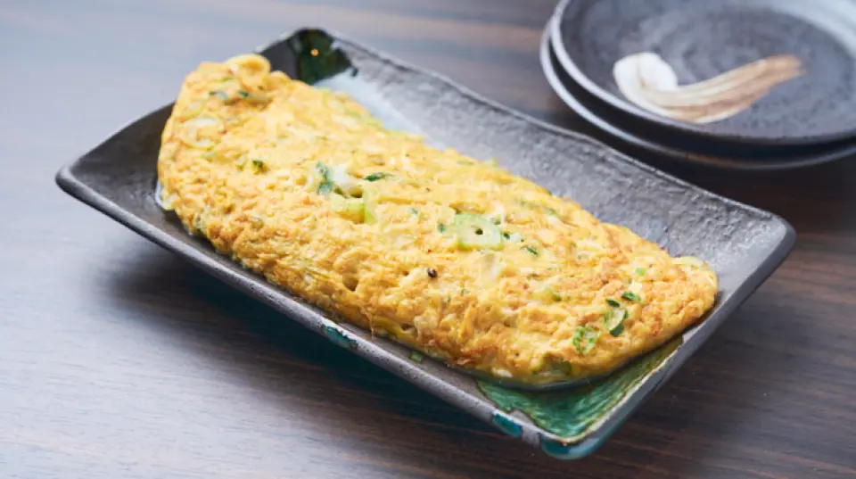 Not only are our dishes very filling, but many of our menu items are reasonably priced at under 500 yen! We also offer half-size stir-fries and salads so that even single diners can easily order. "Daichan Yaki," made with onions and eggs in a homemade sauce, is a popular menu item that is perfect as a snack. We also recommend stir-fried dishes such as tripe and liver and chive, as well as yakitori made with extremely fresh meat caught that morning. Enjoy this dish to your heart's content, perfect for pairing with alcohol!