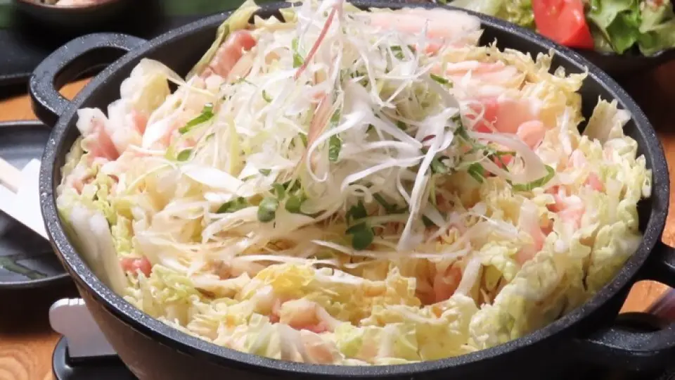We offer great value courses with all-you-can-drink options. The hearty plan, which includes a millefeuille hotpot, is very reasonably priced at 3,000 yen. Available for two or more people, it is perfect for a wide range of occasions, such as with friends or for various banquets. You can choose from three types of all-you-can-drink options starting from 1,100 yen.