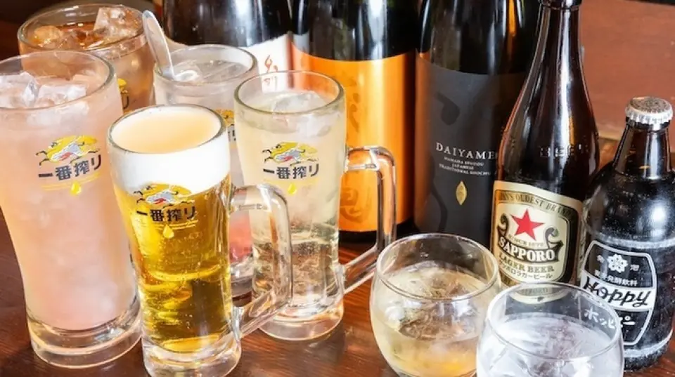 You can choose your favorite drink from a wide lineup including standard beer, highball, shochu, and wine. All sours and tea highballs can be upgraded to mega for an additional 300 yen, so if you want to enjoy a lot, this is the place for you! We have a regularly changing selection of sake and you can keep bottles, so one of the attractions of our shop is that you can have fun visiting us again and again◎We also have a happy hour where all drinks are 100 yen off until 5pm! Feel free to stop by even a little early♪