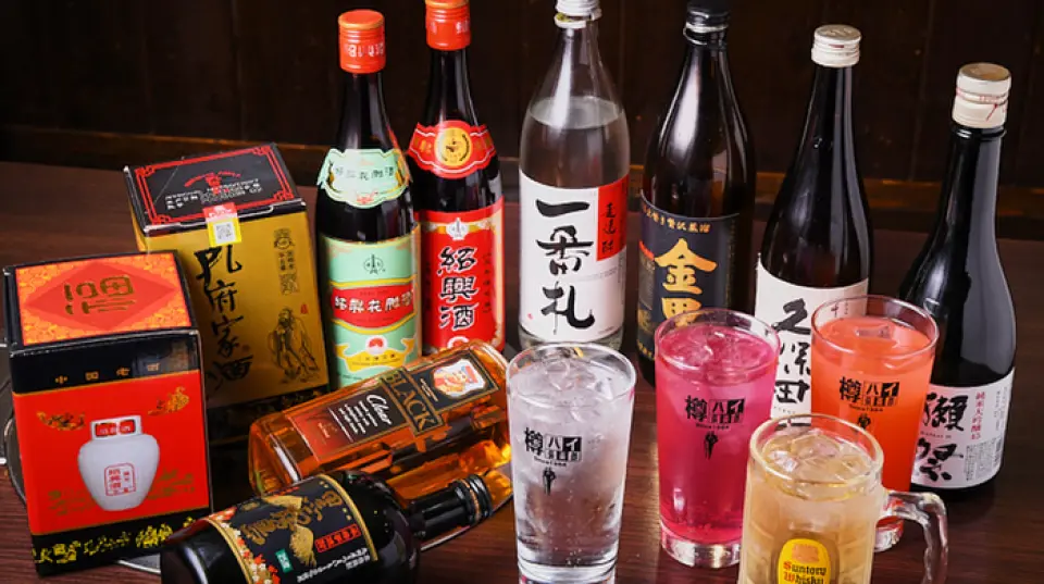 本店的操作炒锅的人是一位在中国有20年经验、在日本有10多年经验的资深厨师。来自以海鲜美食闻名的福建省，他们提供正宗的闽菜。我们还提供使用大量辣椒的川菜和粤菜，所以请尝试比较中国各地的菜肴！