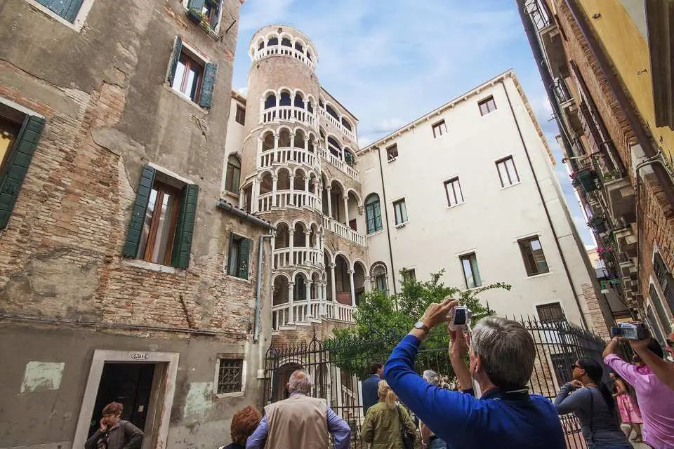 콘타리니 델 보볼로 궁전(Scala of the Bovolo)의 독특한 건축