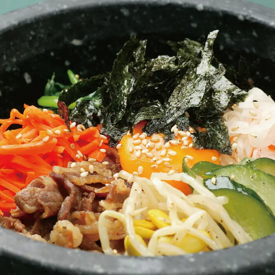 At Koryo Garden, we use rice that goes well with yakiniku, selected by Mr. Kawanaka, a "Five Star Rice Master," the highest rating given by rice masters, of which there are only about 500 in Japan. Please enjoy the hearty meat and rice that stands up to the rich flavor of the sauce! You can also enjoy various dishes made with this delicious rice, such as bibimbap, gukbap, and rice with raw egg on top.