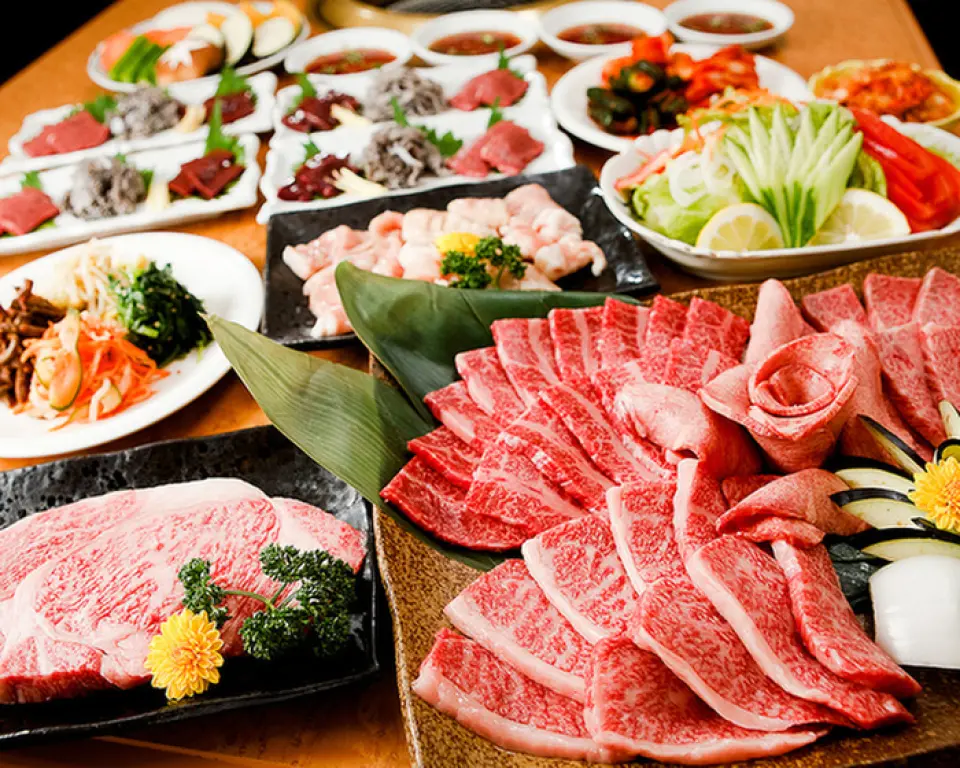 <黑毛和牛>●上腰肉50g●上肋骨50g●上羽下50g●上牛排50g●上鹽舌50g＜荷爾蒙＞●上肉●Tekchan●阿卡森●荷爾蒙（丸町）●蔬菜拼盤<單町品>○生魚片什錦拼盤（肝、乾米、心） ○ 泡菜、菜心○ 蔬菜沙拉<餐食> ◆米飯◆ 無限暢飲菜單120 分鐘（最後點餐90 分鐘）、生啤酒、楚海、清酒、燒酒（不建議） ）、軟性飲料