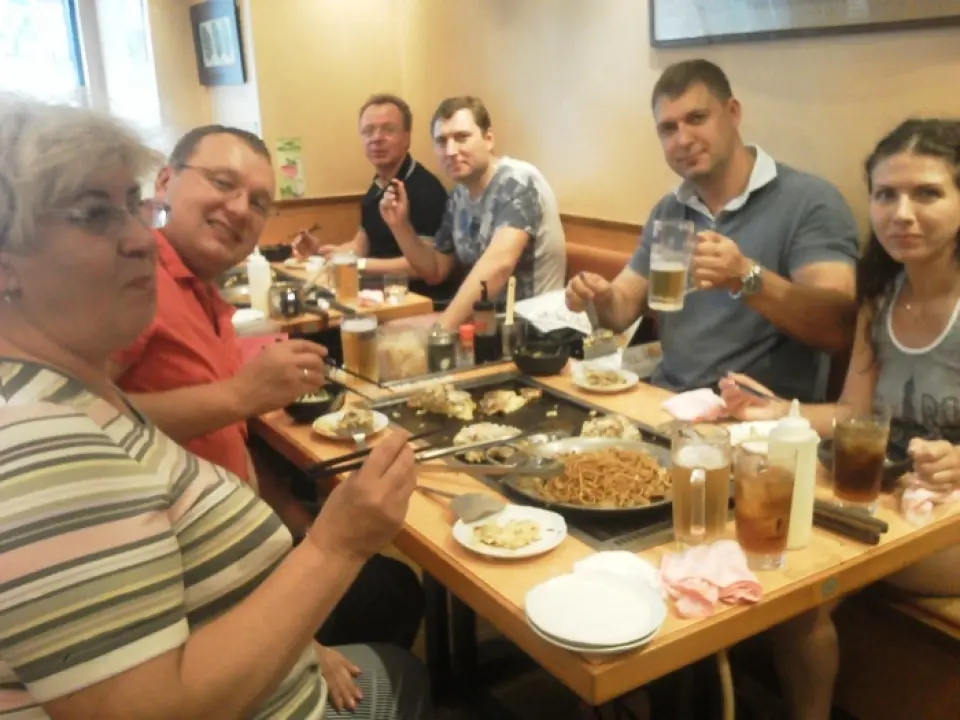 Up to 50 people are welcome! Experience making your own okonomiyaki! Follow the recipe (Japanese and English) and you'll become an okonomiyaki master in just one day! The spacious interior is perfect for entertaining customers from overseas or Tokyo. There is also an English menu, so it's perfect for entertaining foreign customers. The hands-on okonomiyaki experience that you can cook yourself is especially popular with foreign customers! Large buses can also park next to the restaurant, so it's recommended for groups who want to try making okonomiyaki.