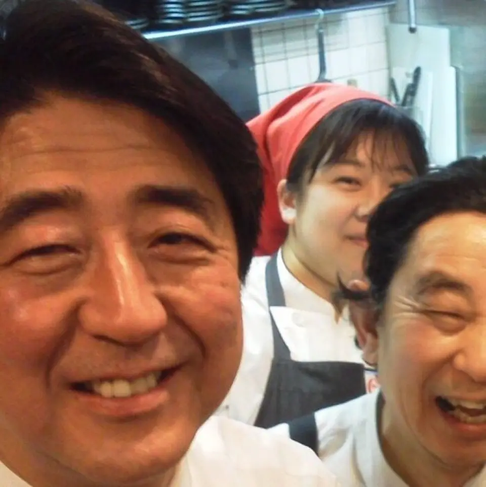 Mr. Abe came from Tokyo to visit us! The same year he visited, he became the Prime Minister! Is this the power spot of Shin-Osaka? We will receive Mr. Abe's power with Abenomics Yaki! (The photo was taken by the Prime Minister's secretary) Satomi Ishihara is also sitting in this seat! You can enjoy authentic Osaka okonomiyaki, which is a little different from chain restaurants.