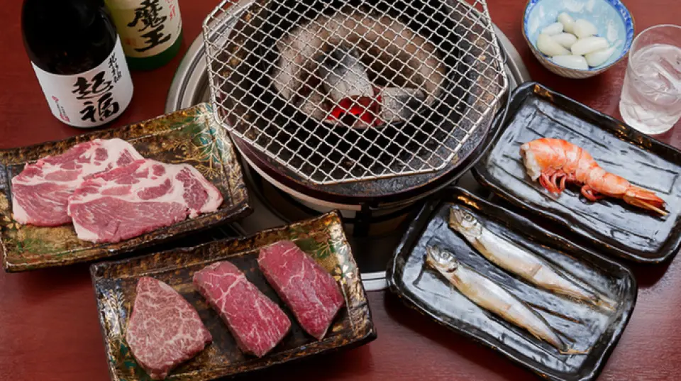 In addition to charcoal grilling on a shichirin grill, if you make a reservation in advance, you can enjoy special hot pot dishes! In particular, the "pork shabu-shabu hot pot" and "soft-shelled turtle hot pot" are made with carefully selected black pork and soft-shelled turtle, and are excellent dishes that allow you to fully enjoy the flavor of each ingredient.◎ We use plenty of seasonal vegetables, such as onions from Awaji Island, that are carefully selected based on their place of origin and season. We can also procure ingredients according to your preferences.◎ In addition to hot pots, we also offer grilled dishes using ingredients that are not on the menu.