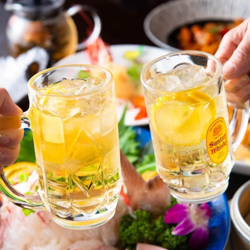 北京烤鸭、川式麻婆豆腐、饺子等想吃很多东西却选不出来！在这种情况下，各种课程就是答案。如果想享受稍微奢华一点的餐点，我们餐厅强烈推荐的“豪华海鲜套餐”是最佳选择。绍兴酒酿的中式活鱼片、活虎虾等豪华菜单有很多！用于各种聚会、晚宴等各种场合。