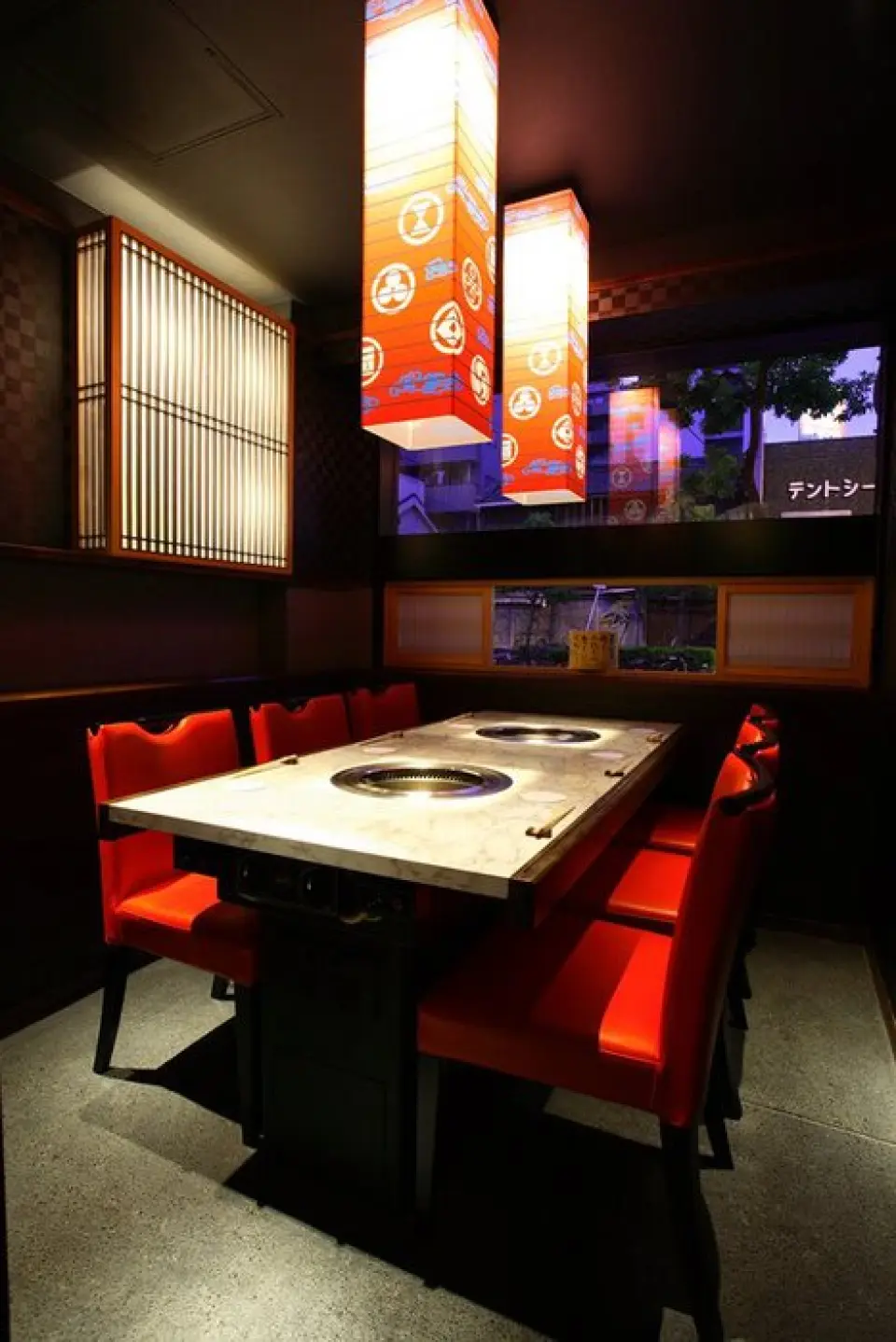 Located in Nihonbashi, Osaka. Enjoy the luxurious space and yakiniku that only a hideaway can offer. Please use it for banquets such as girls' parties, year-end parties, and welcome/farewell parties.