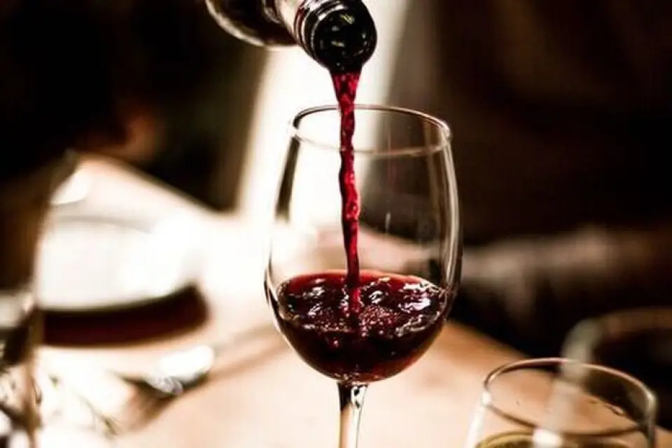 There is a large wine cellar at the entrance, which has a strong presence. We have a wide selection of wines carefully selected by a sommelier. We also have Japanese sake.
